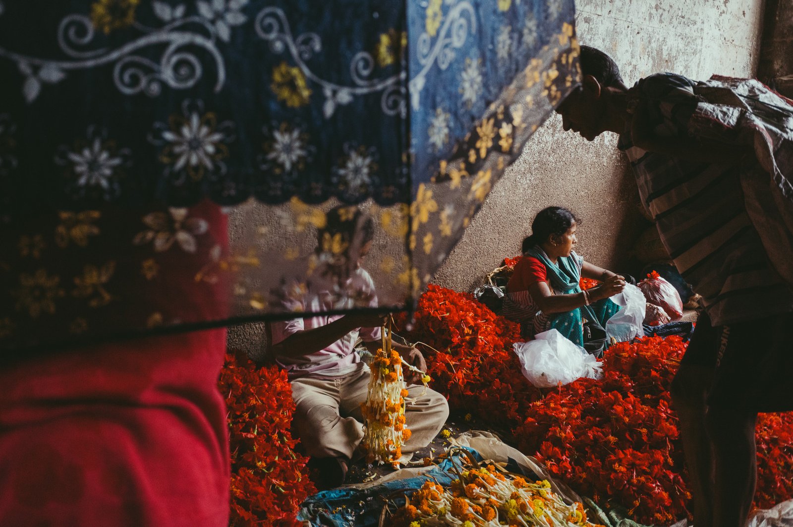 Photographing Kolkata's Flower Market Photography: Where to Go, What to Shoot