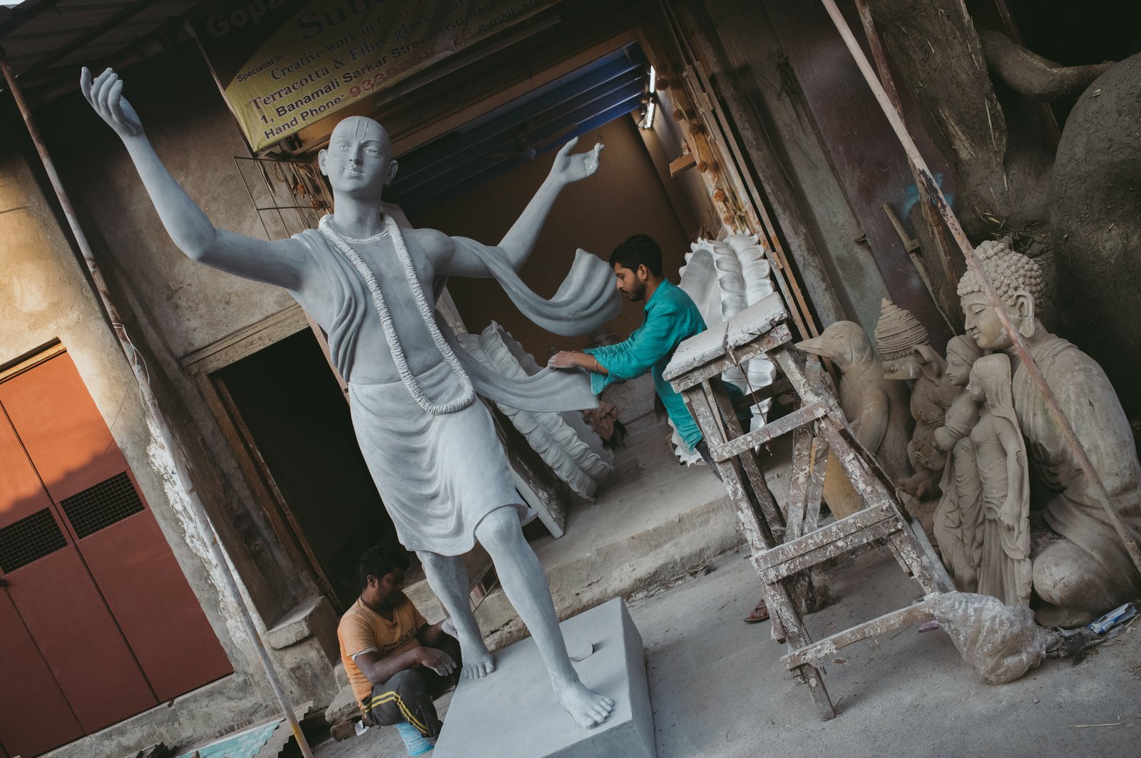 The Statue, Kumaartuli